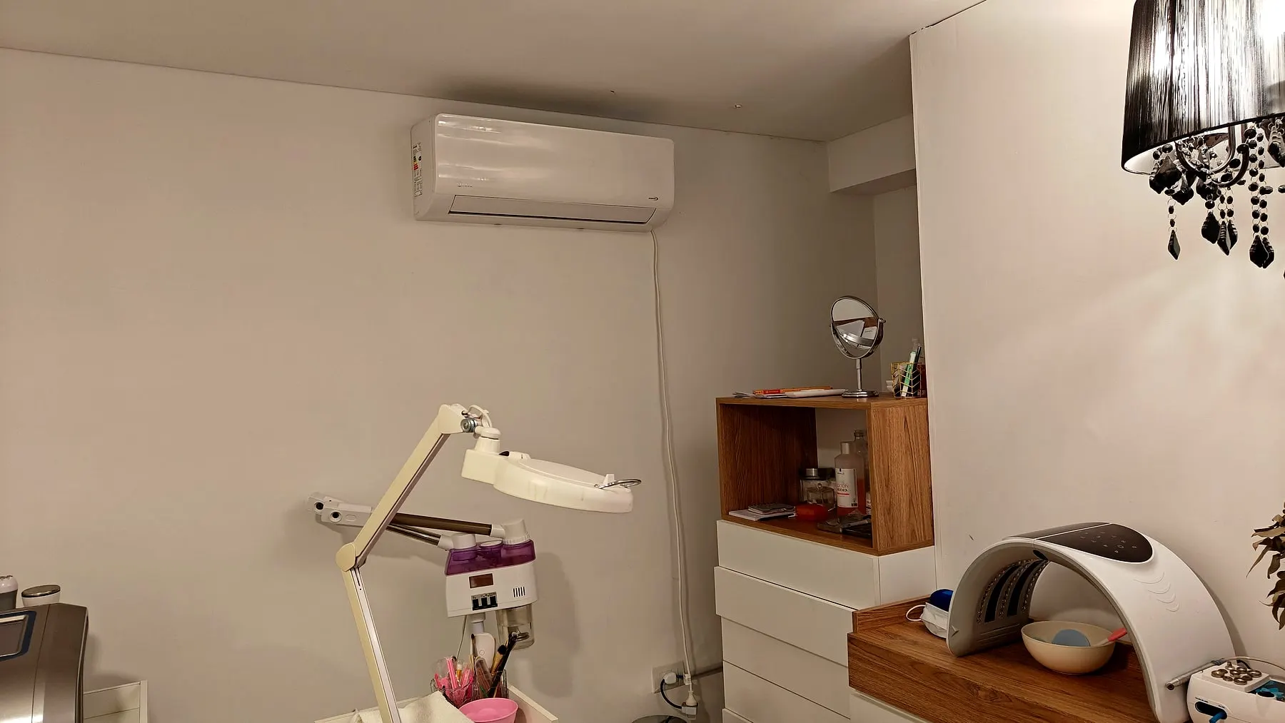 Consultorio climatizado con un equipo split
