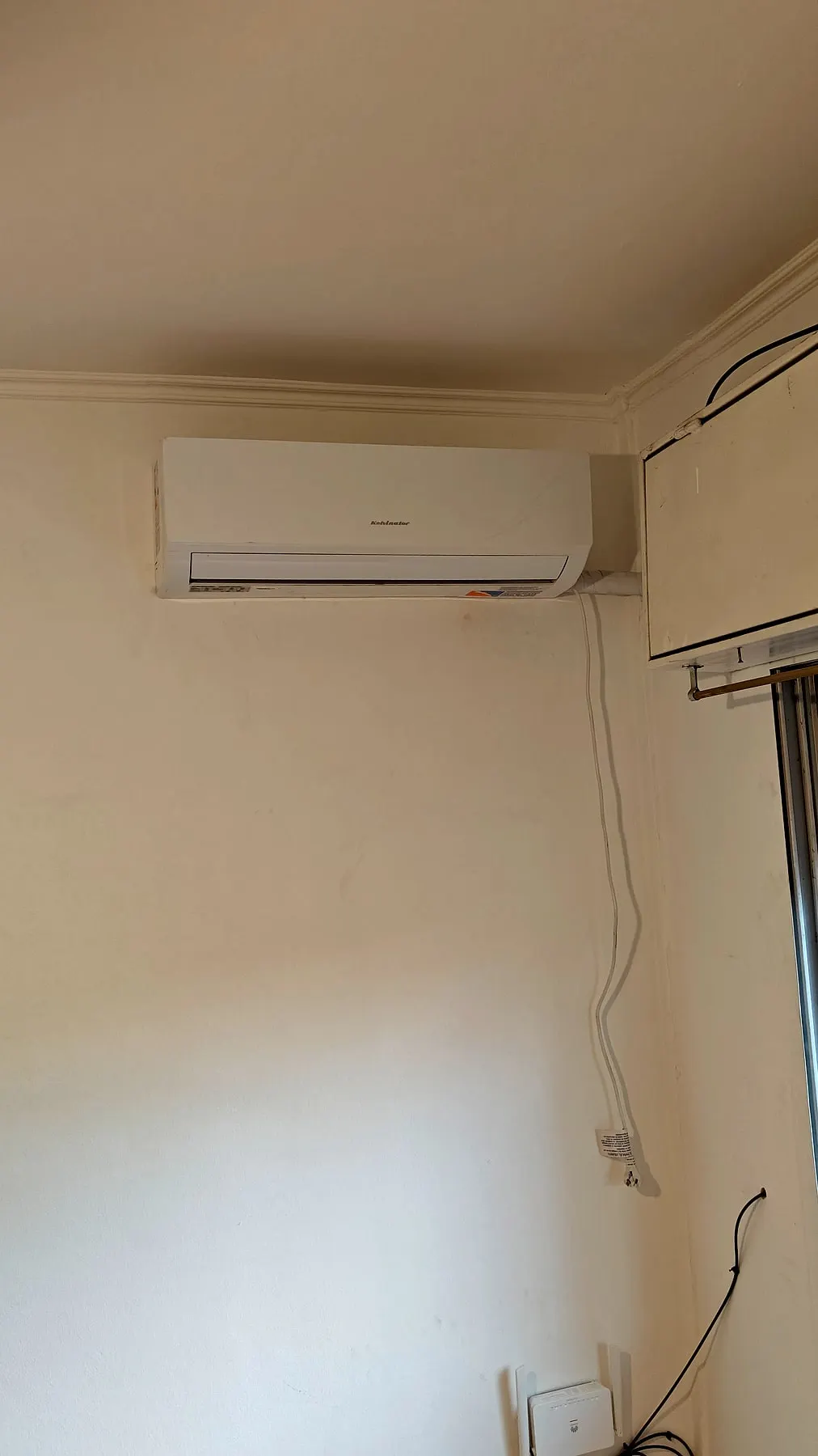 Split instalado en un ambiente recién pintado