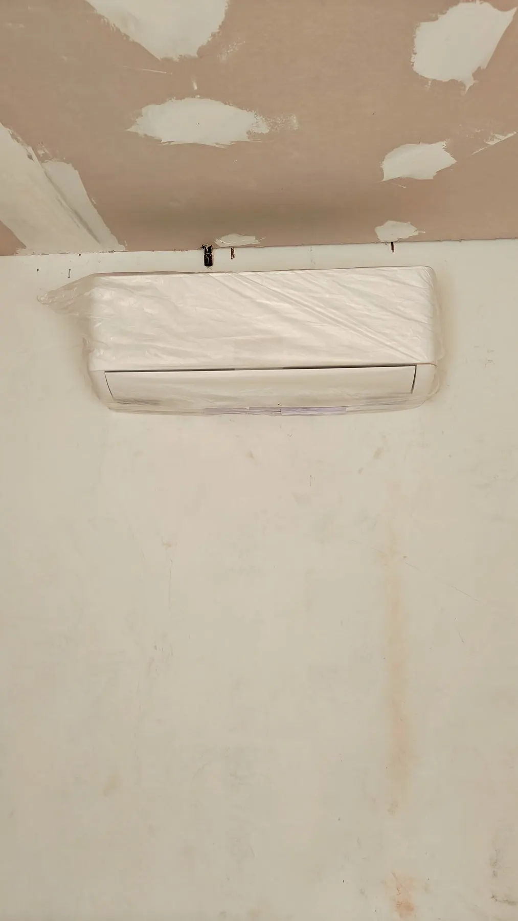 Split colgado antes de terminar la pared
